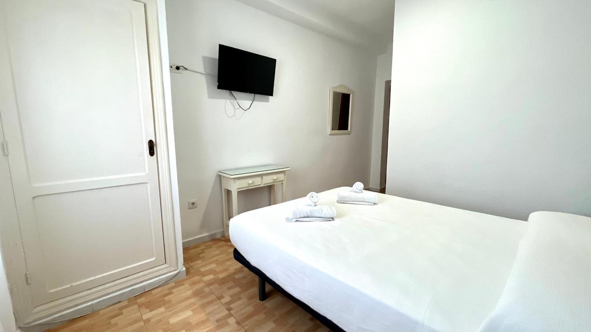 Hostal Carlos III Aldea Quintana Exterior photo