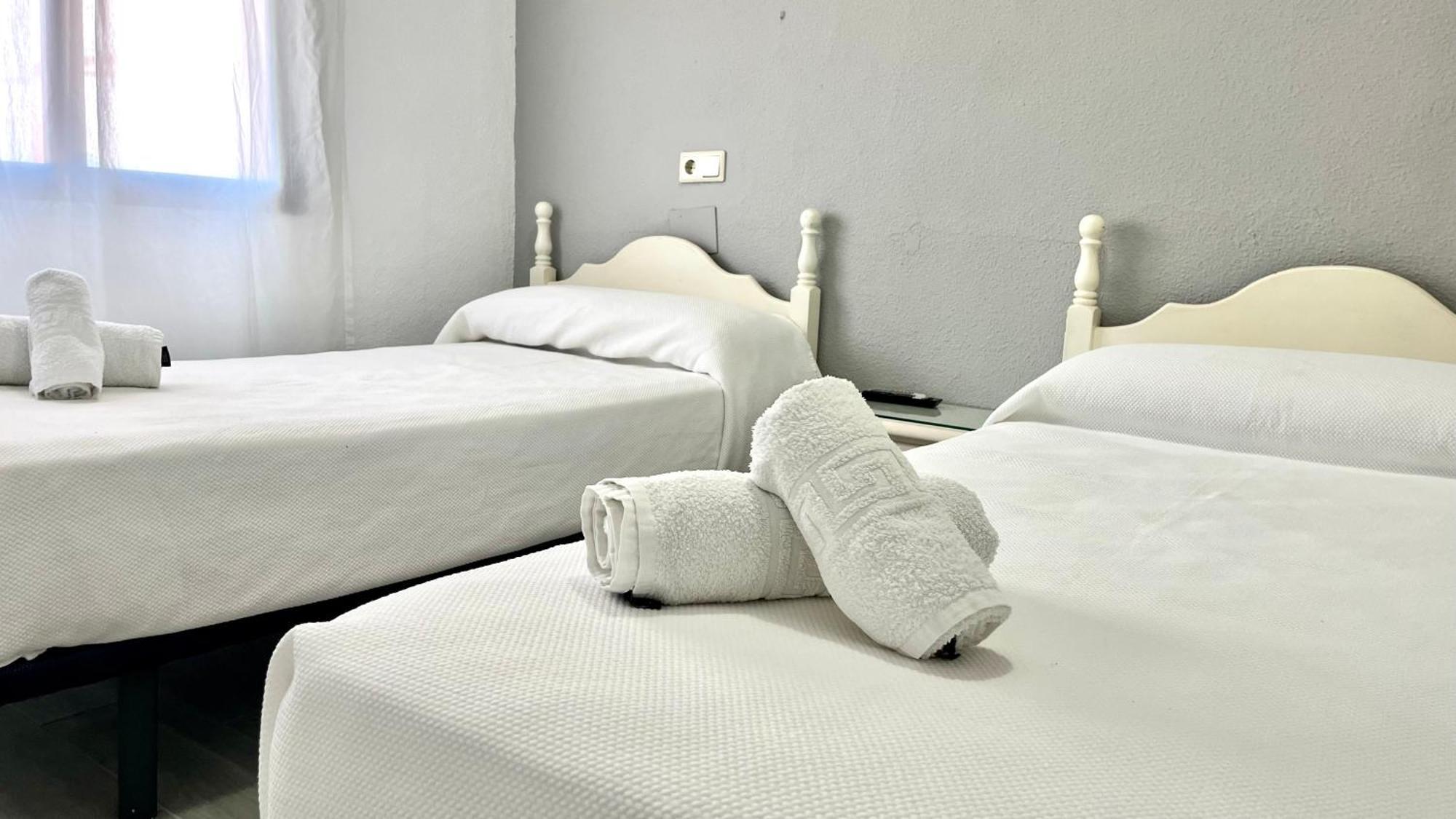 Hostal Carlos III Aldea Quintana Exterior photo