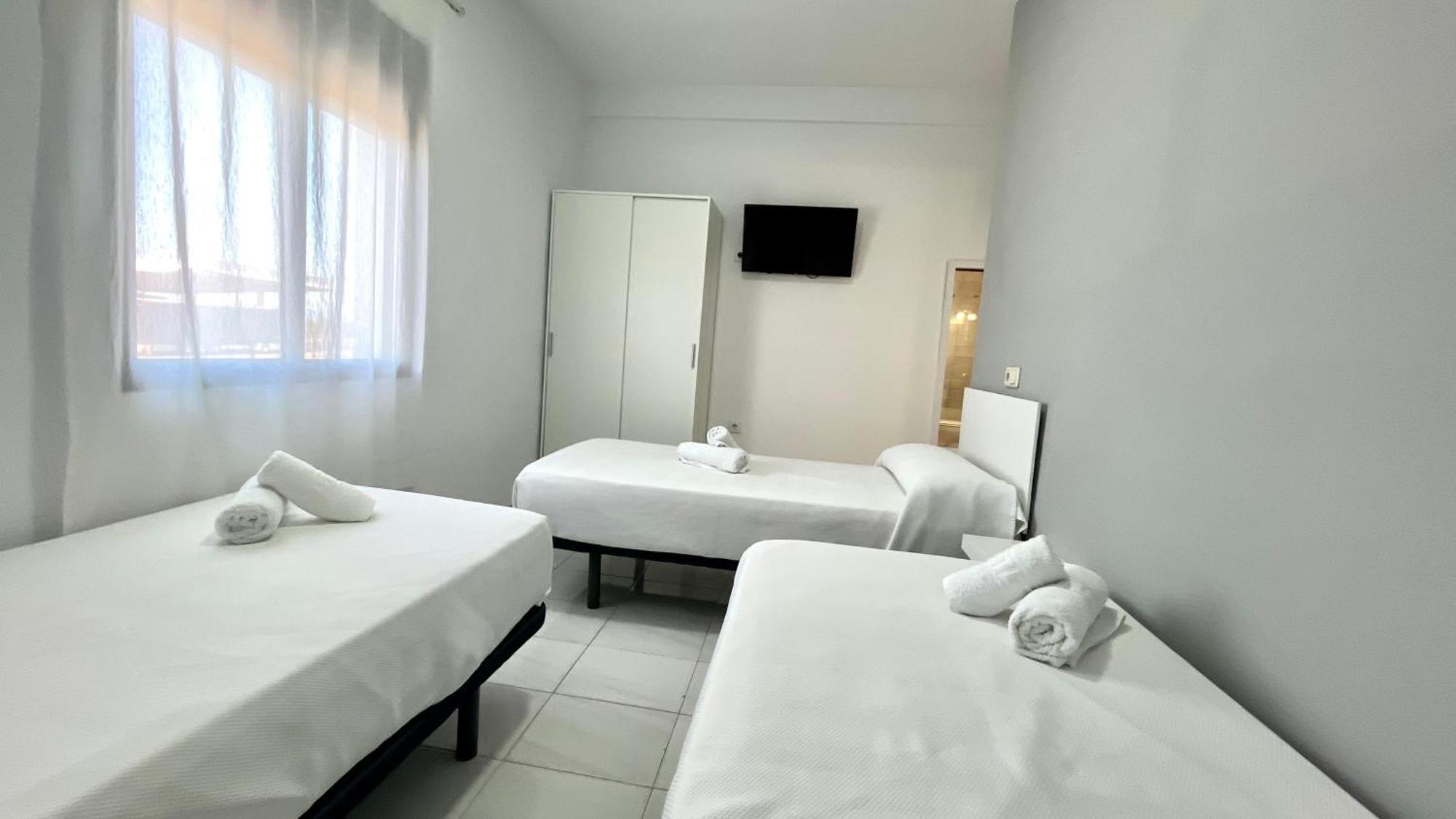 Hostal Carlos III Aldea Quintana Exterior photo